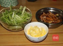 香芹炒香干鸡蛋的做法图解1