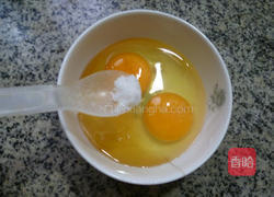 榨菜炒鸡蛋的做法图解3
