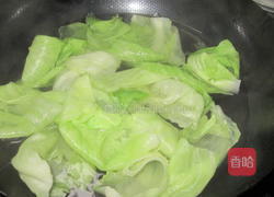 蚝油翡脆包菜卷的做法图解2