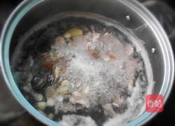 鲜枇杷蜜枣瘦肉汤的做法图解5