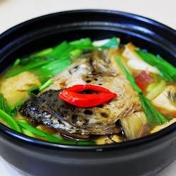三文鱼头煲的做法[图]