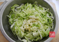 包菜肉丝的做法图解2