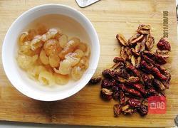 桂圆红枣炖鸡蛋的做法图解1