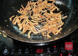 咸豆角炒鱿鱼丝的做法图解3