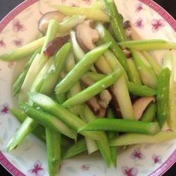 香菇清炒芦笋的做法[图]