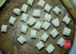 烫面雪菜豆干煎包的做法图解3