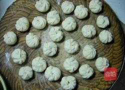 烫面雪菜豆干煎包的做法图解5