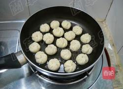 烫面雪菜豆干煎包的做法图解7