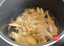 榨菜炖烧鸡的做法图解4