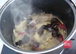 榨菜炖烧鸡的做法图解8