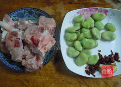 蚕豆炖排骨的做法图解2
