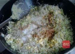 包菜鸡蛋粉丝包子的做法图解7