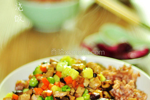 肉丁豌豆盖浇饭