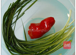 韭菜拌香干的做法图解2