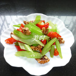西芹核桃的做法[图]