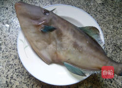 香干烧橡皮鱼的做法图解1