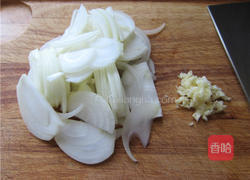 芝麻洋葱乌冬面的做法图解1