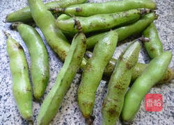 榨菜丝炒蚕豆的做法图解1