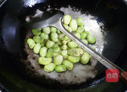 榨菜丝炒蚕豆的做法图解4