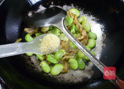 榨菜丝炒蚕豆的做法图解8