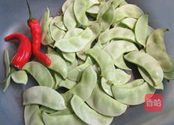 清炒扁豆的做法图解1