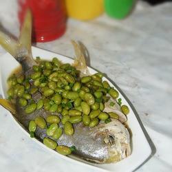 毛豆烧金鲳鱼的做法[图]