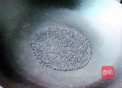 芝麻红薯粥的做法图解2