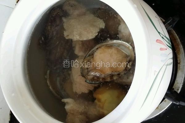 鲍鱼排骨煲