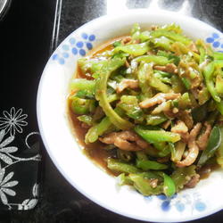 青椒苦瓜炒肉丝的做法[图]