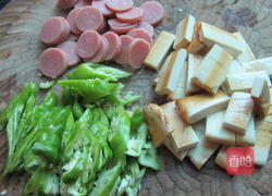 辣椒香干火腿片的做法图解2