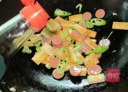 辣椒香干火腿片的做法图解6