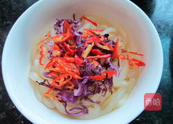 包菜丝拌粉的做法图解2