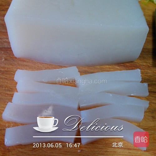 冻好的凉粉切条