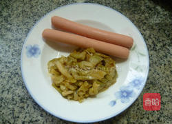 榨菜火腿肠炒带豆的做法图解2