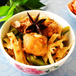 鸡块焖饼的做法[图]
