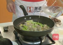 冬菇焖鸭掌的做法图解4