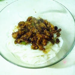 肉酱龙须面的做法[图]