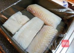 番茄酱汁比目鱼的做法图解2