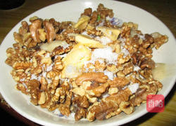 琥珀核桃仁的做法图解3