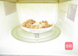 琥珀核桃仁的做法图解4