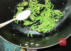 青椒咸豆角的做法图解3