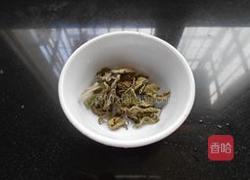 薄荷菊花茶的做法图解1