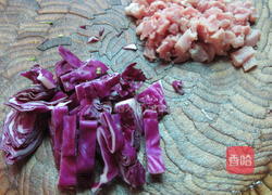 紫包菜炒肉的做法图解1