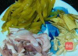 榨菜炒肉丝的做法图解1