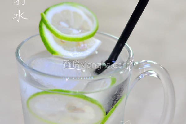 青柠檬苏打水