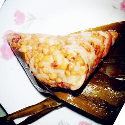 绿豆蛋黄腊肉粽子的做法[图]