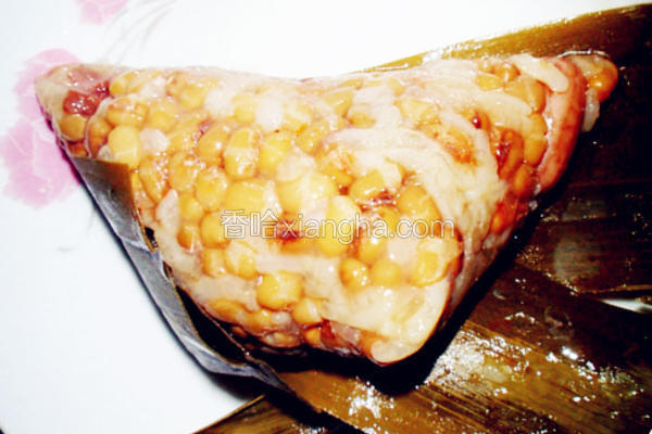 绿豆蛋黄腊肉粽子