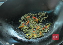 咸豆角不面筋的做法图解2