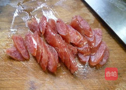 香干腊肠炒大葱的做法图解5