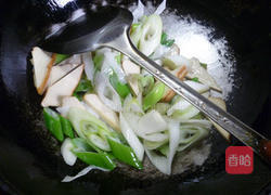 香干腊肠炒大葱的做法图解6